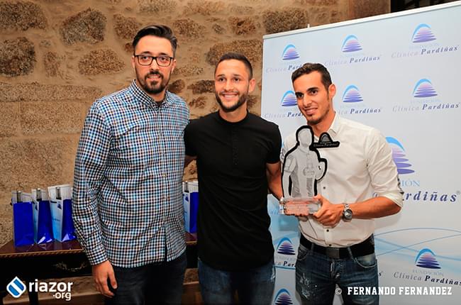   Florin Andone, the striker of Deportivo de la Coruña, received the II Pardiñas Clinic Foundation Award